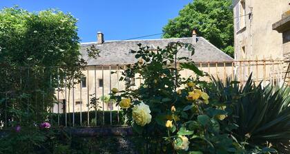 Gite / apartment in castle outbuildings
