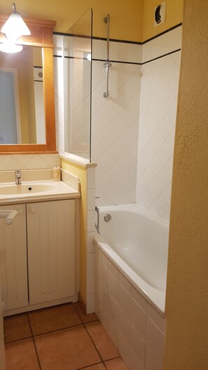 Badewanne, Haartrockner