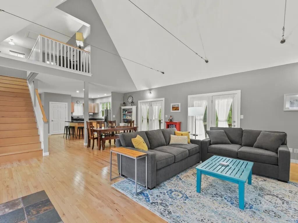 Smart-tv, een dvd-speler en boeken