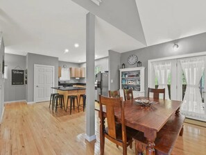 Dining - Private Setting - Close to Beach, Shops, Restaurants and the Casino (New Buffalo)