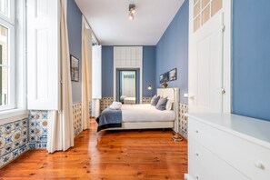 2 habitaciones, escritorio, internet y ropa de cama 