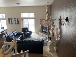 TV, fireplace