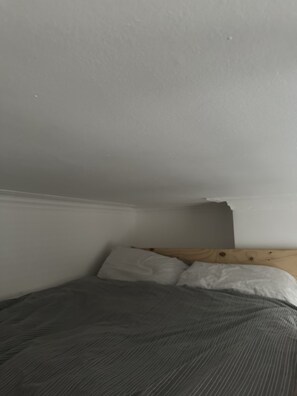 1 bedroom, desk, free WiFi, bed sheets