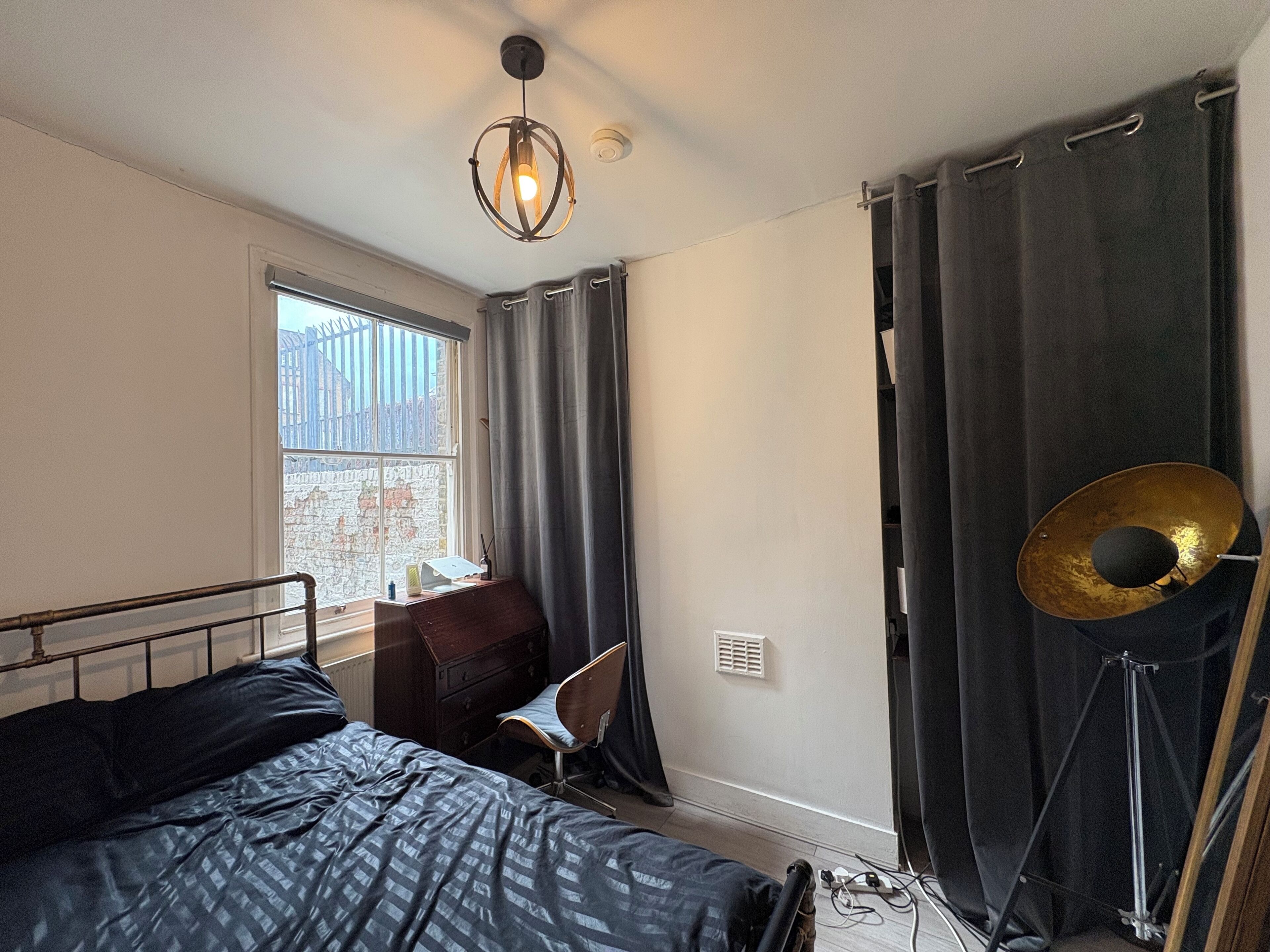 1 soverom, skrivebord, wi-fi (inkludert) og sengetøy