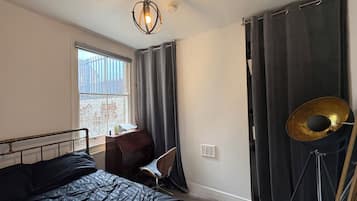 1 soverom, skrivebord, wi-fi (inkludert) og sengetøy