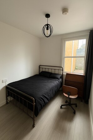 1 bedroom, desk, free WiFi, bed sheets