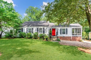 Exterior - Charming Cottage in the heart of Buckhead (Atlanta)