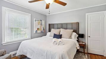 3 bedrooms, desk, iron/ironing board, free WiFi