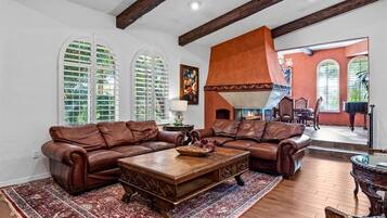 Televisión, chimenea