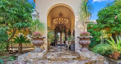 Hacienda Nestled in Private Date Grove close to Palm Springs