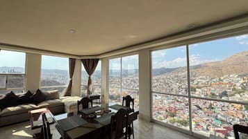 Superior Studio Suite | Private kitchen