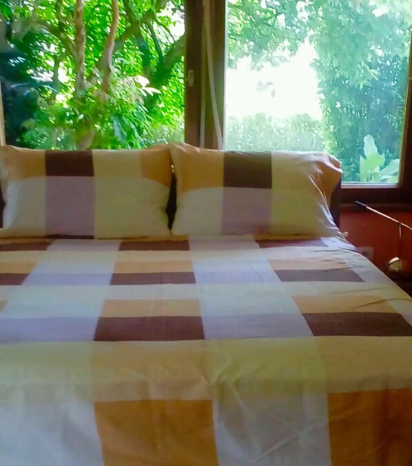 1 habitación, escritorio y cortinas blackout