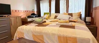 Sunny Park Apartment*TOP location*FREE WiFi & Bikes Private Patio *Nature Oasis