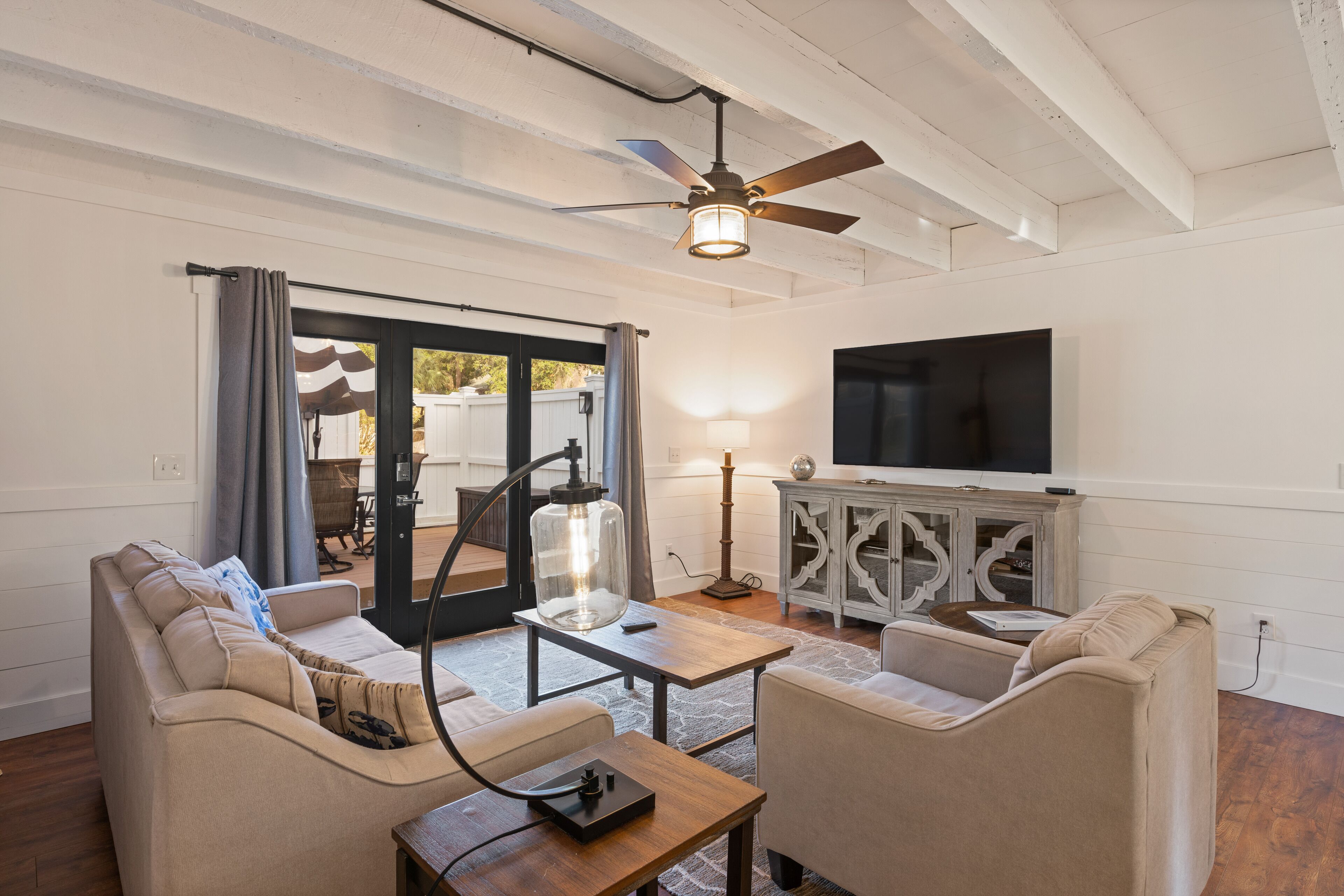 Cozy and adorable 2BR next to Coast Guard Beach!