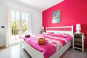 2 bedrooms, iron/ironing board, WiFi, bed sheets - Casa Sarita - A Colorful Holiday Home for Unforgettable Moments (Chayofa)