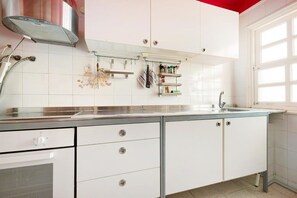 Fridge, microwave, oven, dishwasher - Casa Sarita - A Colorful Holiday Home for Unforgettable Moments (Chayofa)