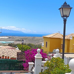 Property grounds - Casa Sarita - A Colorful Holiday Home for Unforgettable Moments (Chayofa)