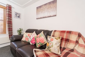 TV, Netflix, streaming services - Posh Parlour By Jesouth (Hull)
