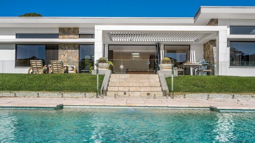 La Reserve - Broken Head retreat with pool