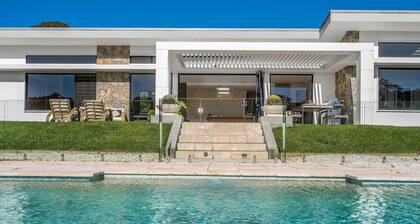 La Reserve - Broken Head retreat with pool