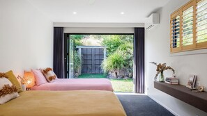 3 habitaciones, tabla de planchar con plancha y acceso a internet 