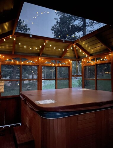 The Gathering Place-Luxe Family Home with Mt Views, Hot tub, & A/C!