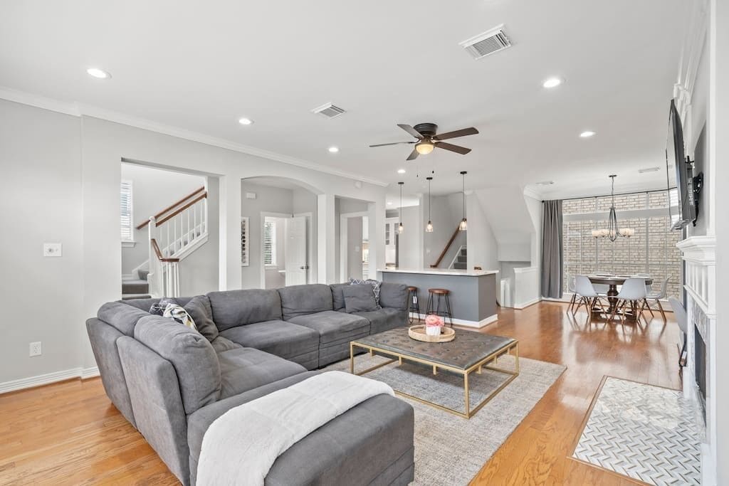 电视、壁炉、书