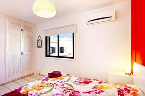 2 bedrooms, in-room safe, desk, iron/ironing board
