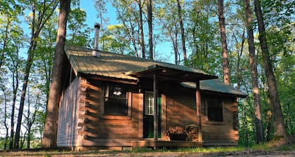 Couples Getaway Near Hot Springs-Jacuzzi and Hot Tub Overlooking Mountains!