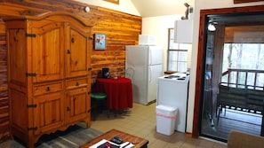 Interior - Couples Getaway Near Hot Springs-Jacuzzi and Hot Tub Overlooking Mountains! (Bismarck)