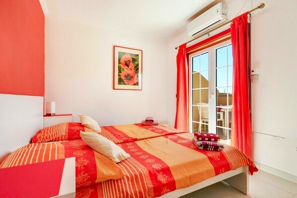 2 bedrooms, desk, iron/ironing board, WiFi