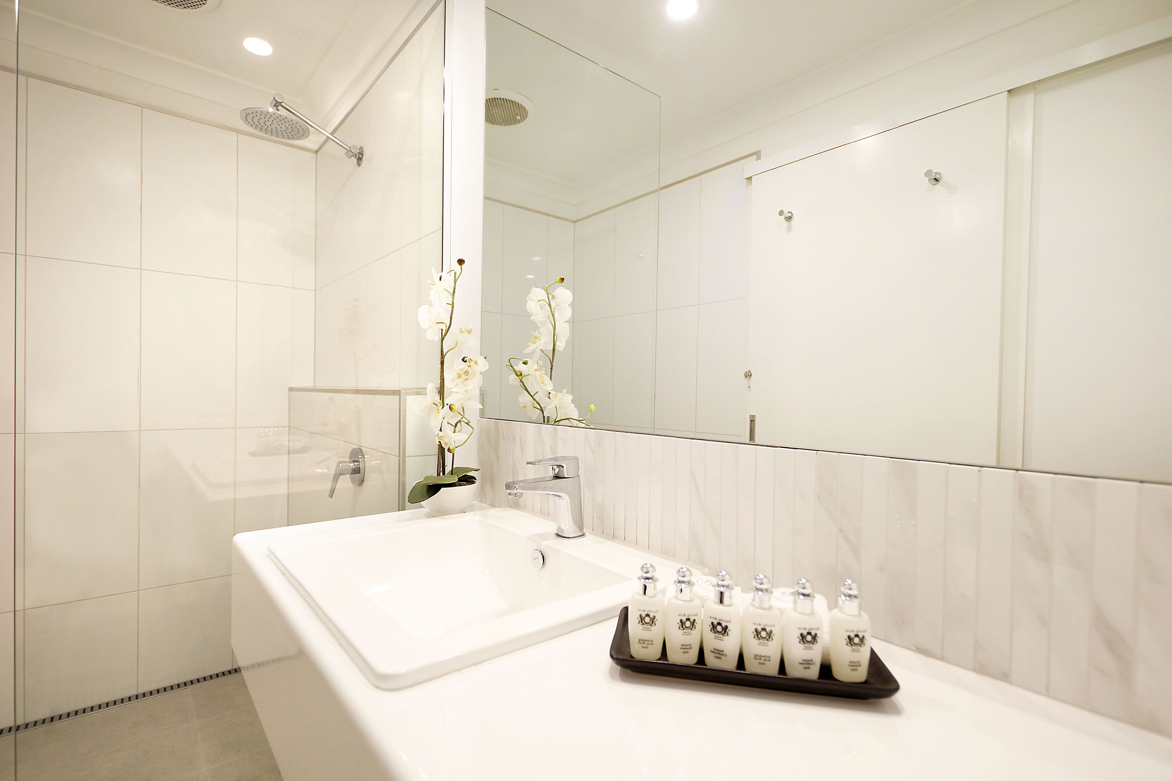 1 Bedroom Apartment | Bathroom | Free toiletries, hair dryer, towels, soap