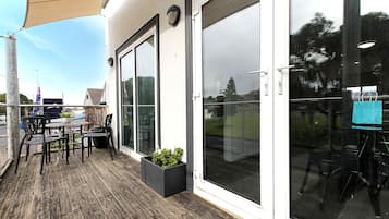 2 Bedroom with Spa Apartment | Balcony