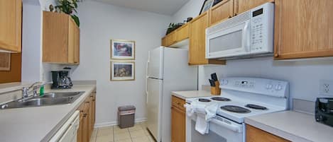 House | Private kitchen | Fridge, microwave, stovetop, dishwasher