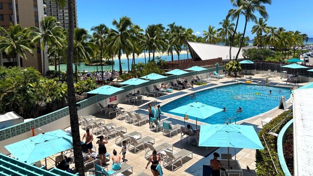 A heated pool - Oceanfront 2BR Condo Ilikai 1822 – Steps to Waikiki Beach | Sleeps 6 | Stunning Views (Waikiki)