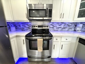 Fridge, microwave, stovetop, dishwasher