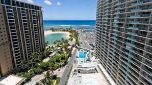 A high-rise hotel with a view of a beach and a pool area. - Oceanfront 2BR Condo Ilikai 1822 – Steps to Waikiki Beach | Sleeps 6 | Stunning Views (Waikiki)