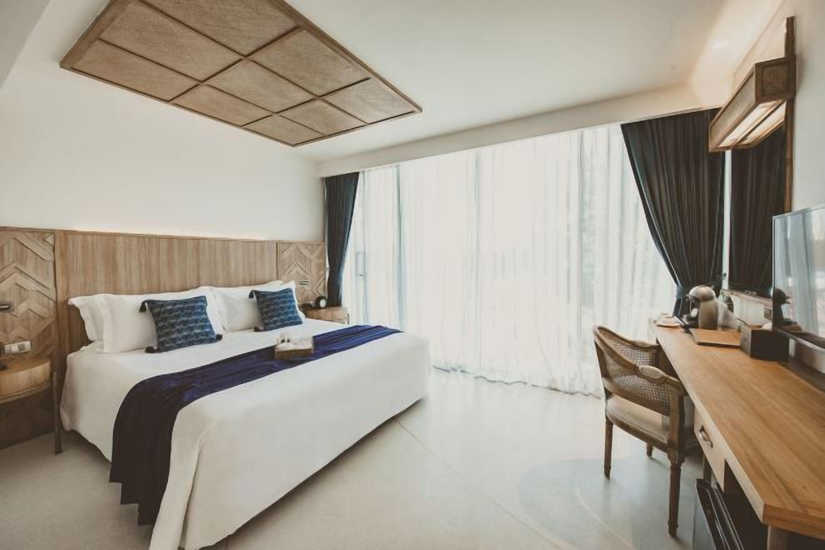 Bộ đồ giường cao cấp, nệm có lớp đệm bông, minibar 