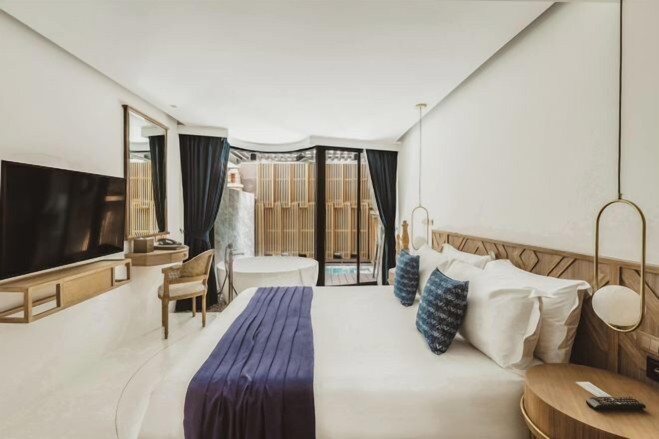 Bộ đồ giường cao cấp, nệm có lớp đệm bông, minibar 