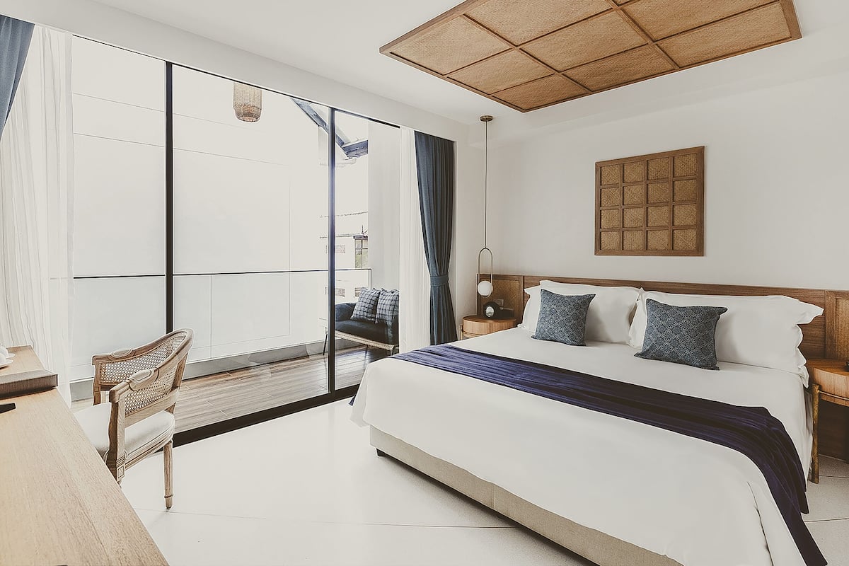 Lanna Grand Deluxe with Bathtub | 고급 침구, 필로우탑 침대, 미니바, 객실 내 금고