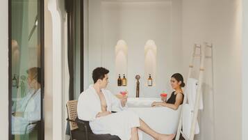 Grand Deluxe Room with Bathtub | Private spa tub