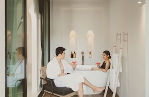 Grand Deluxe Room with Bathtub | Tab spa persendirian
