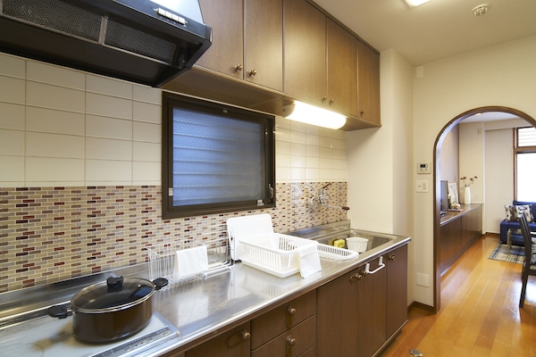 Fridge, microwave, stovetop, electric kettle