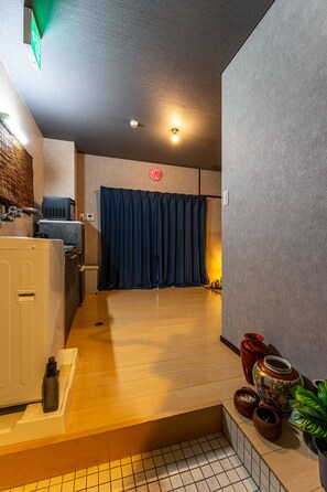 Basic Apartment | Living area | 33-inch flat-screen TV with cable channels, TV