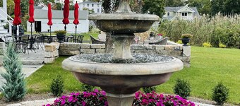  Historic home in downtown Mystic-1 block from green, river, shops & restaurants