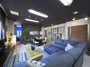 Apartment (2F) | Living area | Flat-screen TV - Oyado Kinokuniya Ginya Machi (Nagasaki)