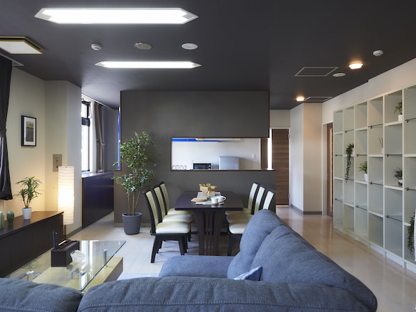 Apartemen (2F) | Area keluarga | TV layar datar