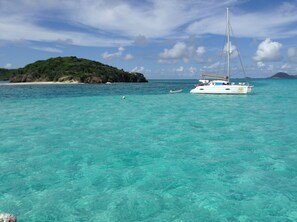 On the beach - s/v Timaiao, Entire boat for 6 guests, Breakfast & lunch, Grenada & Grenadines (Saint George)