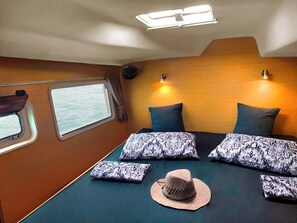 3 bedrooms, bed sheets