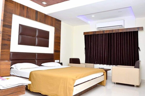 Basic Studio Suite | Free WiFi, bed sheets